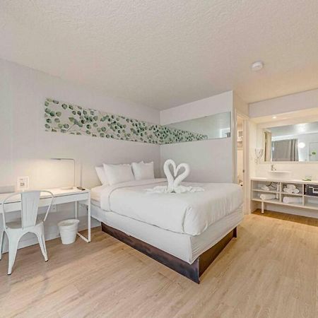Travel Lodge By Wyndham 10 Min From Disney Kissimmee Luaran gambar