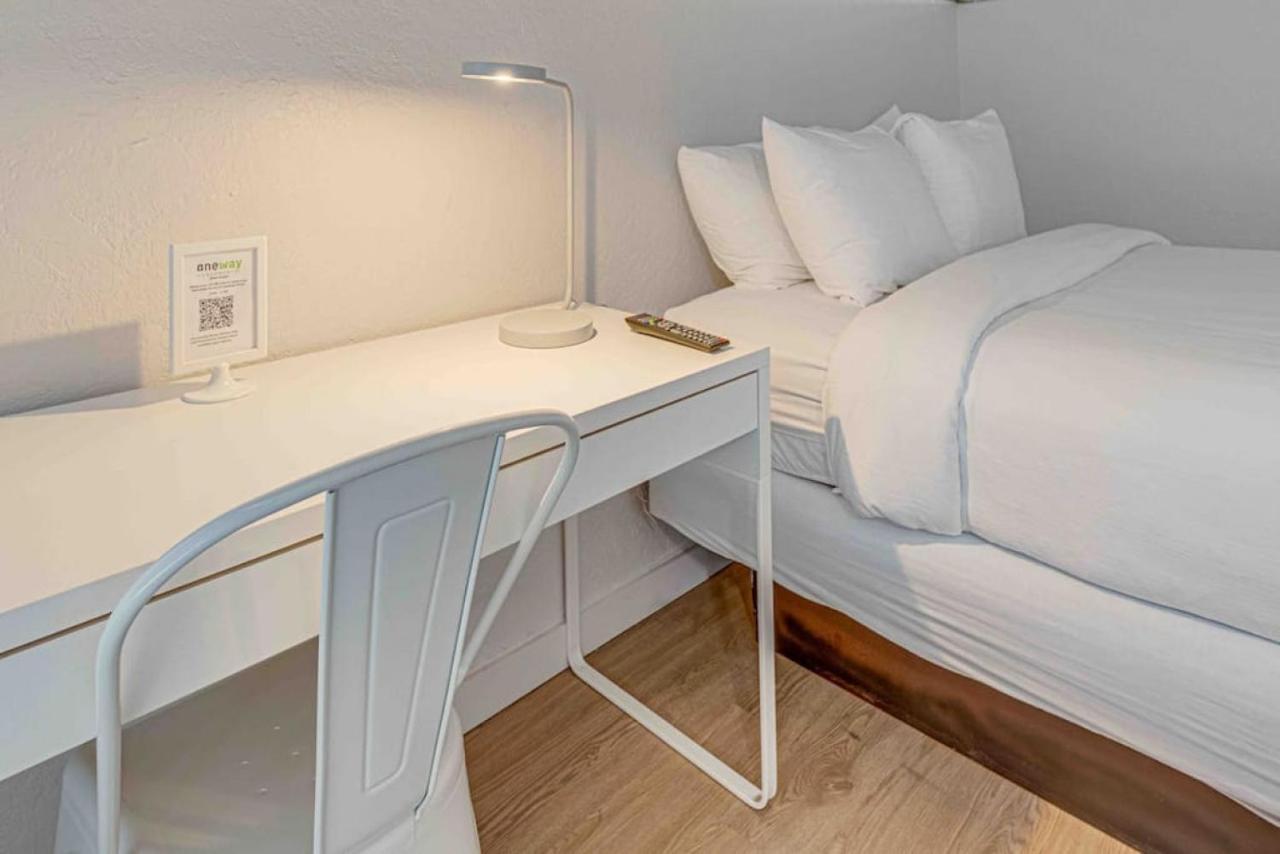 Travel Lodge By Wyndham 10 Min From Disney Kissimmee Luaran gambar
