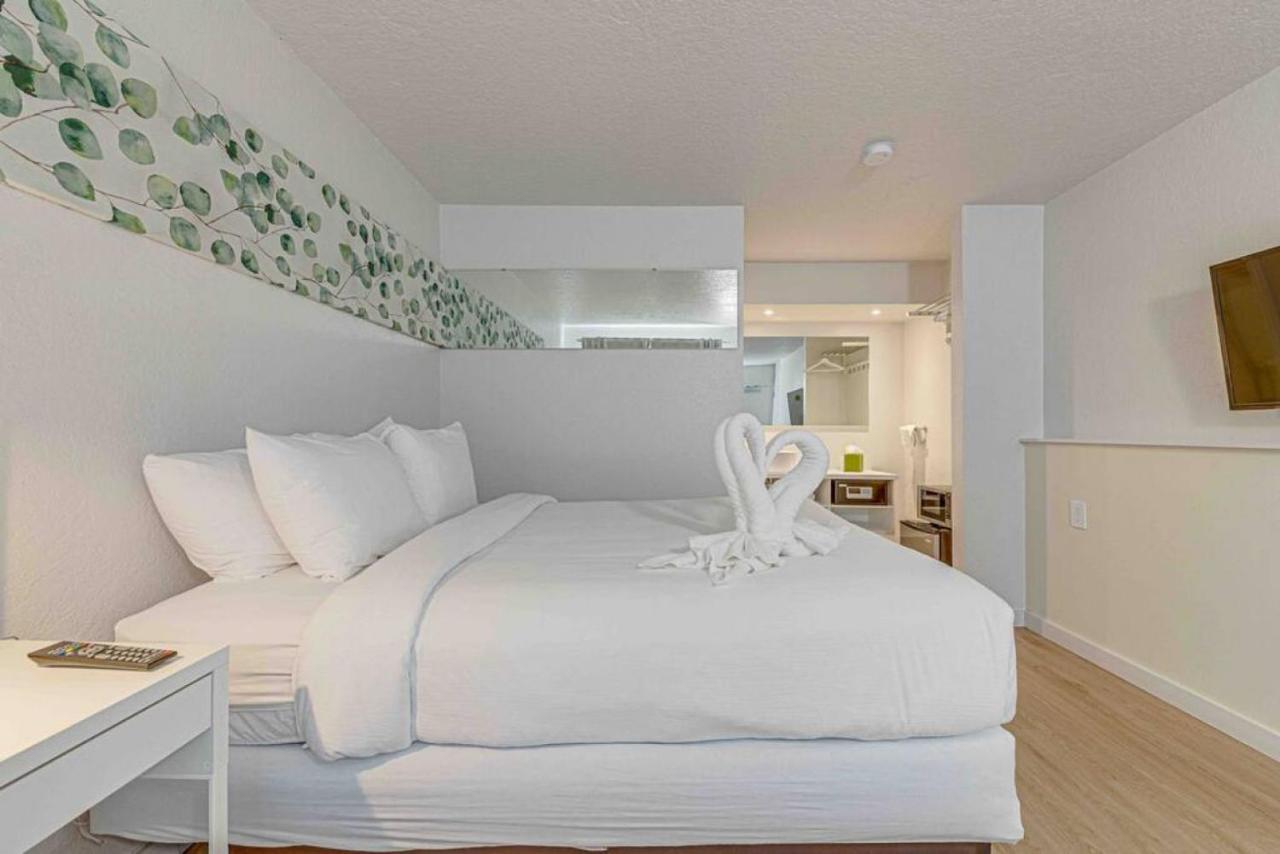 Travel Lodge By Wyndham 10 Min From Disney Kissimmee Luaran gambar