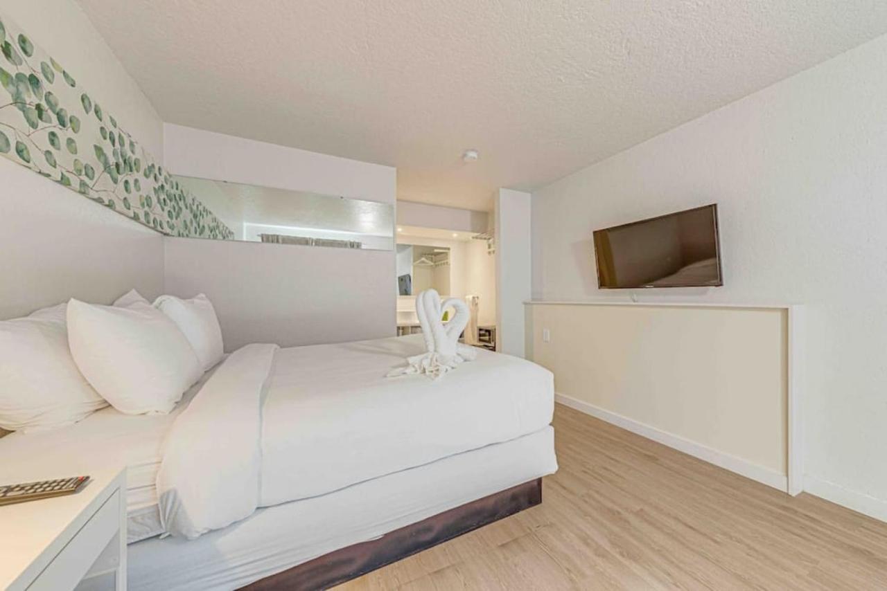 Travel Lodge By Wyndham 10 Min From Disney Kissimmee Luaran gambar