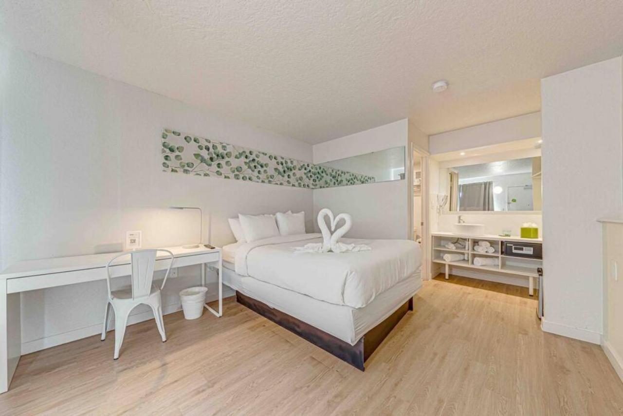 Travel Lodge By Wyndham 10 Min From Disney Kissimmee Luaran gambar