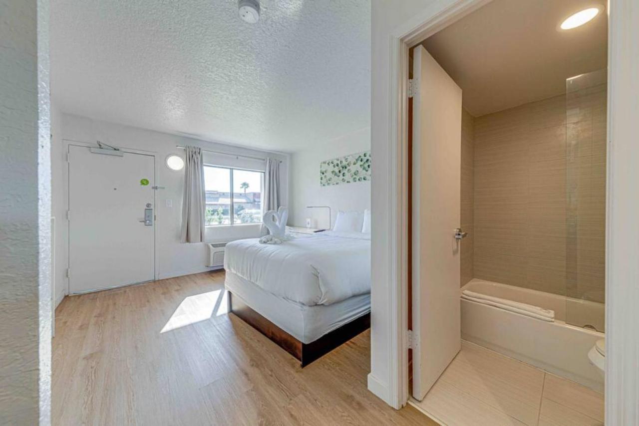Travel Lodge By Wyndham 10 Min From Disney Kissimmee Luaran gambar